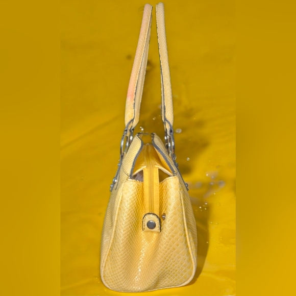VIntage Guess Yellow Snakeskin Satchel/Shoulder Bag With A G Buckle - Picture 3 of 16